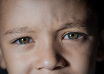 Crianças e adolescentes que sobrevivem ao câncer têm risco aumentado para distúrbios psicológicos